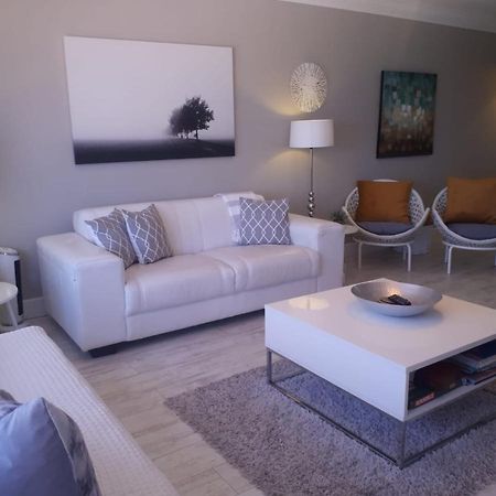 Blouberg Beachfront Apartment ブロウベルフストランド エクステリア 写真