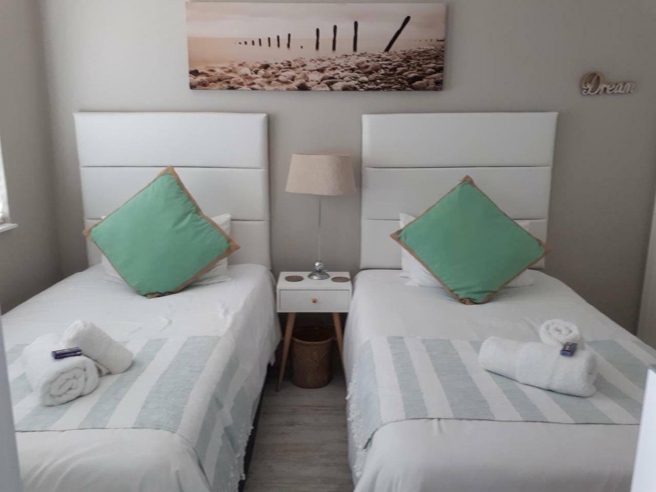Blouberg Beachfront Apartment ブロウベルフストランド エクステリア 写真